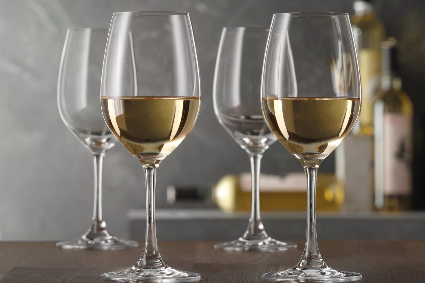 Vin blanc sec ou moelleux : comprendre les différences et bien les servir