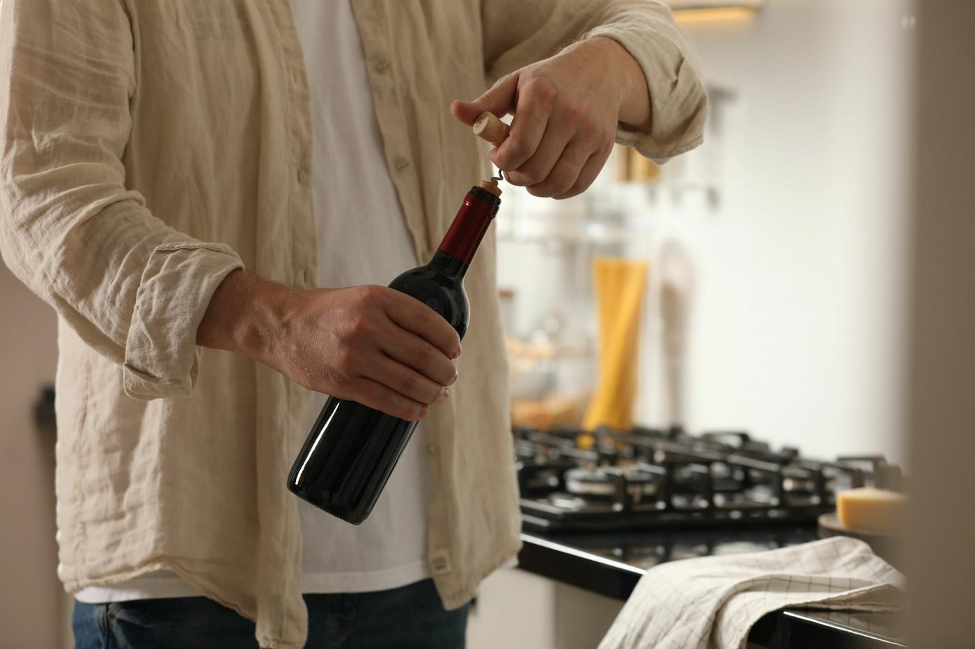 Comment conserver une bouteille de vin ouverte (et combien de temps)